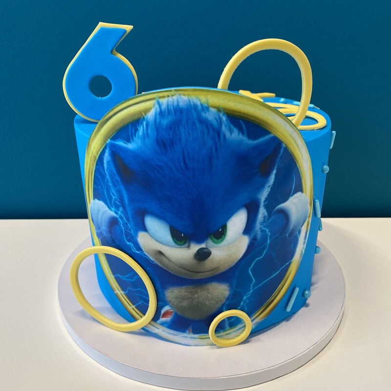 Layer cake & edible images - Sonic