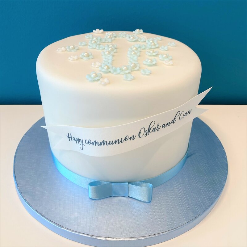 Layer cake décoré - communion bleu